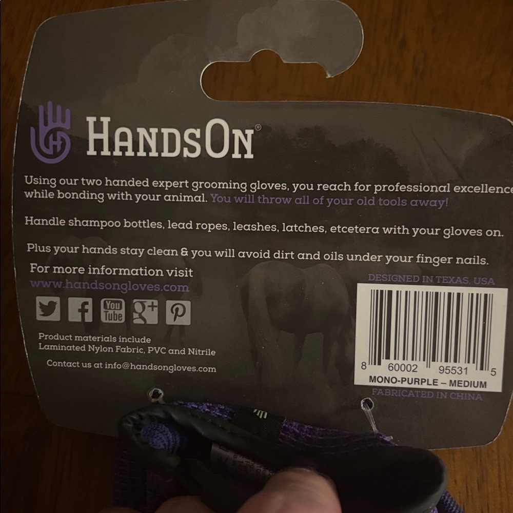 Purple Pet Grooming Gloves - Picture 3 of 3